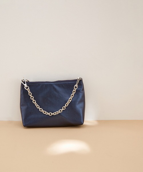 ADAM ET ROPE'（アダムエロペ）の「メタリックミニチェーンバッグ（ショルダーバッグ・レディース・ブラック/グリーン/ネイビー/ブルー/ピンク/シルバー・FREE）」の4枚目の写真