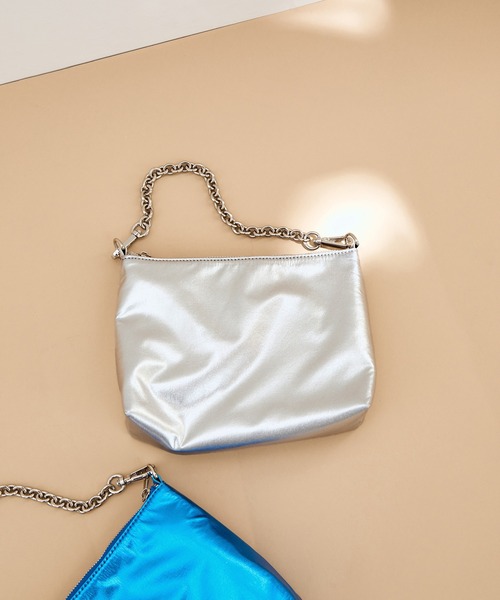 ADAM ET ROPE'（アダムエロペ）の「メタリックミニチェーンバッグ（ショルダーバッグ・レディース・ブラック/グリーン/ネイビー/ブルー/ピンク/シルバー・FREE）」の6枚目の写真