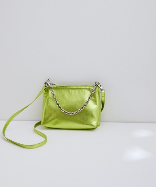 ADAM ET ROPE'（アダムエロペ）の「メタリックミニチェーンバッグ（ショルダーバッグ・レディース・ブラック/グリーン/ネイビー/ブルー/ピンク/シルバー・FREE）」の3枚目の写真