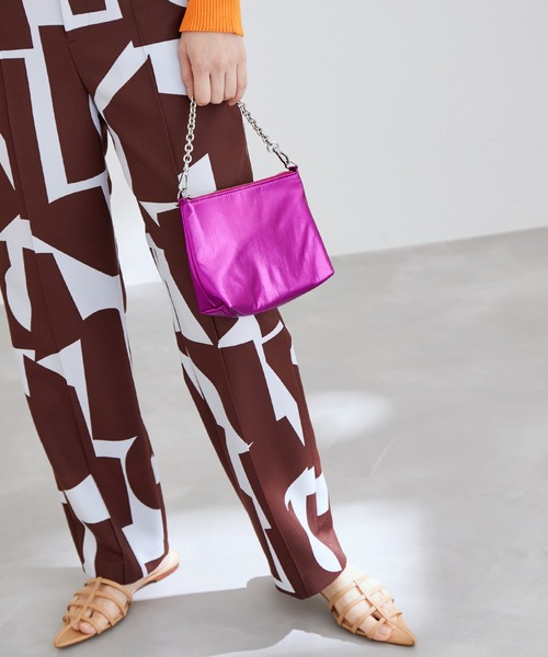 ADAM ET ROPE'（アダムエロペ）の「メタリックミニチェーンバッグ（ショルダーバッグ・レディース・ブラック/グリーン/ネイビー/ブルー/ピンク/シルバー・FREE）」の10枚目の写真