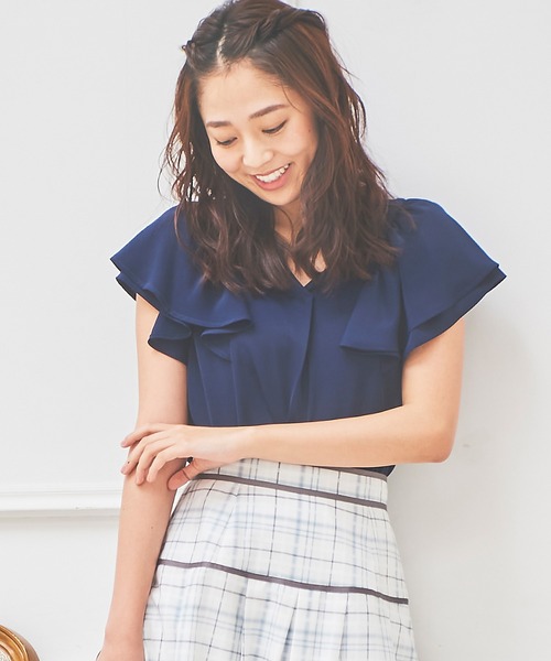 LAISSE PASSE（レッセパッセ）の「ラッフルスリーブブラウス（シャツ/ブラウス・レディース・フューシャピンク/ベージュ/ネイビー/ライトブルー・MEDIUM）」の6枚目の写真