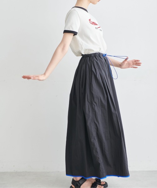 FREE'S MART（フリーズマート）の「◆ナイロン配色パイピングフレアスカート（スカート・レディース・ブラック/グリーン・SMALL/MEDIUM）」の5枚目の写真