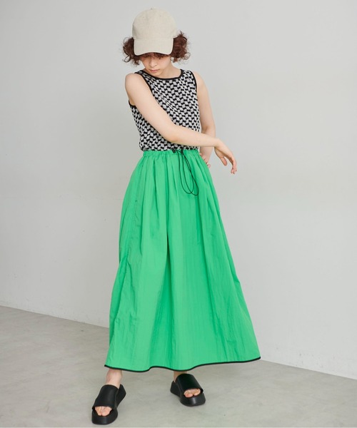 FREE'S MART（フリーズマート）の「◆ナイロン配色パイピングフレアスカート（スカート・レディース・ブラック/グリーン・SMALL/MEDIUM）」の9枚目の写真