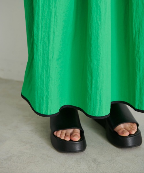 FREE'S MART（フリーズマート）の「◆ナイロン配色パイピングフレアスカート（スカート・レディース・ブラック/グリーン・SMALL/MEDIUM）」の16枚目の写真