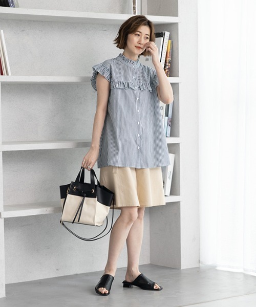 GeeRA（ジーラ）の「フリルデザインフレンチスリーブブラウス（シャツ/ブラウス・レディース・ネイビー/オフホワイト/ブルー・MEDIUM/LARGE/X-LARGE/XX-LARGE）」の9枚目の写真