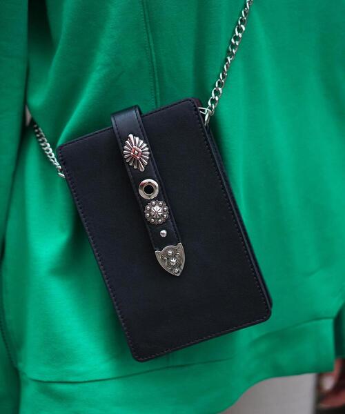 DROIT BELLO（ドロイトベロ）の「DROIT BELLO(ドロイトベロ)別注メタルスタッズ付きバック（ショルダーバッグ・レディース・ブラック/アイボリー・F）」の2枚目の写真