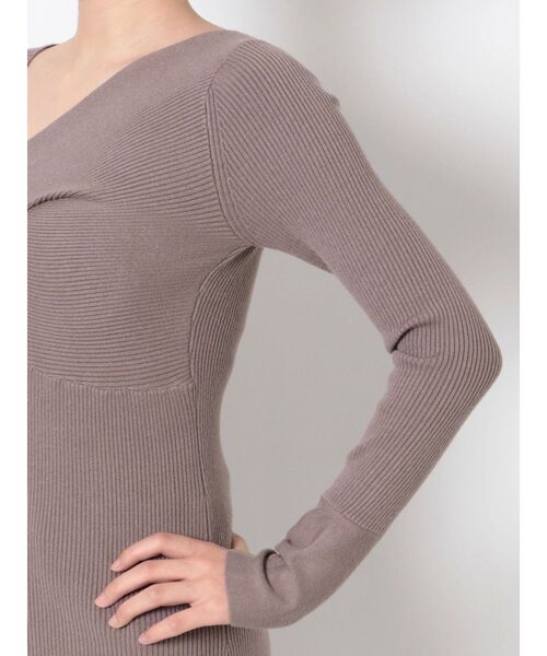 LAGUNAMOON（ラグナムーン）の「アシメントリーネックタックニットプルオーバー（ニット/セーター・レディース・アイボリー/ブラック/ダークパープル・FREE）」の12枚目の写真