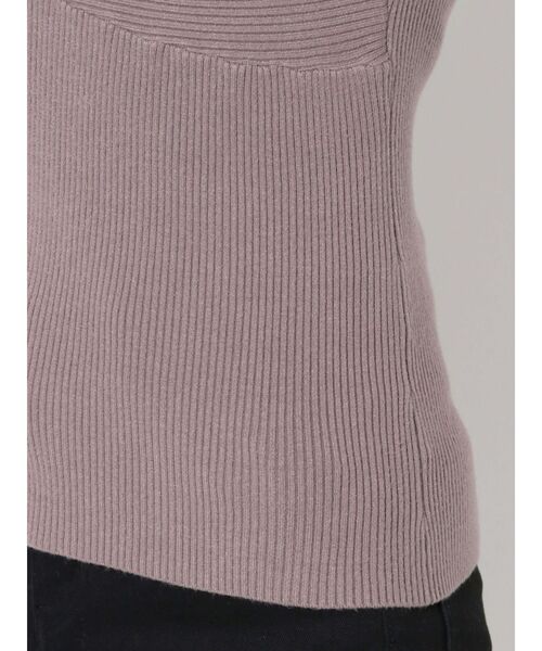 LAGUNAMOON（ラグナムーン）の「アシメントリーネックタックニットプルオーバー（ニット/セーター・レディース・アイボリー/ブラック/ダークパープル・FREE）」の6枚目の写真