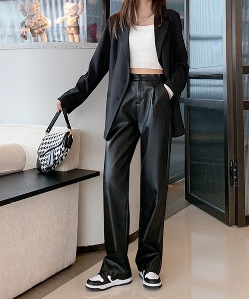 Jewelobe（ジュエローブ）の「フェイクレザーストレートパンツ（その他パンツ・レディース・ブラック・S/M）」の2枚目の写真