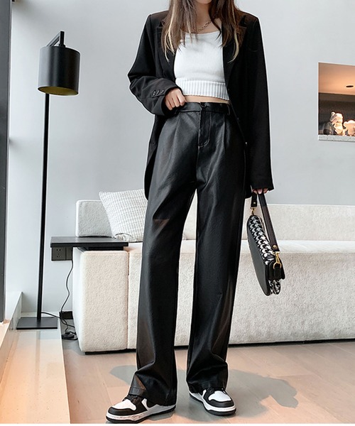 Jewelobe（ジュエローブ）の「フェイクレザーストレートパンツ（その他パンツ・レディース・ブラック・S/M）」の6枚目の写真