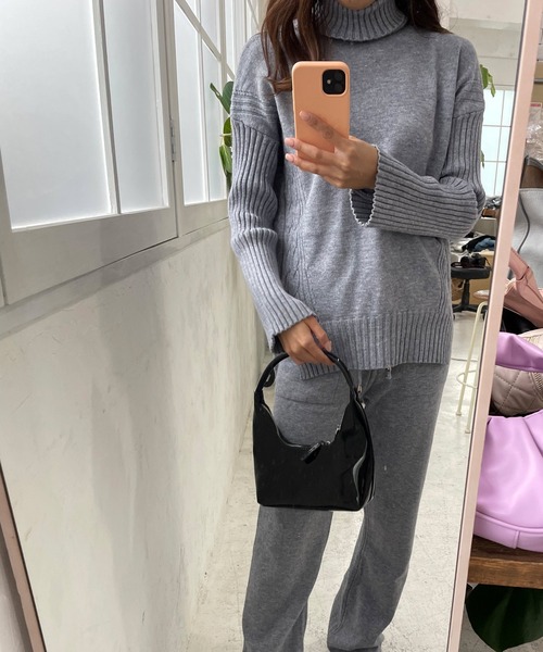 Lamoa(ラモア)の「Lamoa/ハイネック ニット ワイドパンツ セットアップ(セットアップ・レディース・ブラウン/ピンク/ブラック/グレー・FREE)」の3枚目の写真