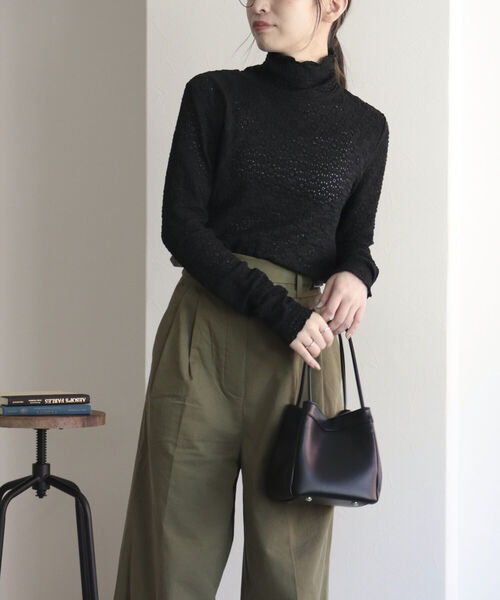 fredy emue（フレディエミュ）の「[追加]フラワータートルネックカットソー（Tシャツ/カットソー・レディース・ブラック/オフホワイト/サックスブルー・38）」の10枚目の写真