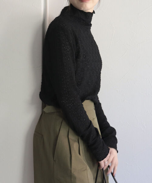 fredy emue（フレディエミュ）の「[追加]フラワータートルネックカットソー（Tシャツ/カットソー・レディース・ブラック/オフホワイト/サックスブルー・38）」の14枚目の写真