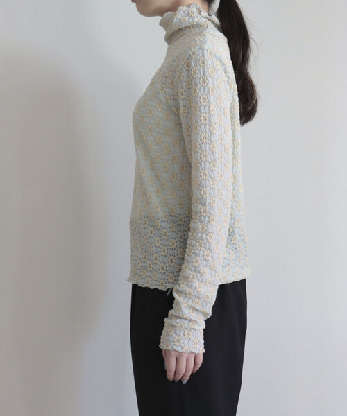 fredy emue（フレディエミュ）の「[追加]フラワータートルネックカットソー（Tシャツ/カットソー・レディース・ブラック/オフホワイト/サックスブルー・38）」の21枚目の写真