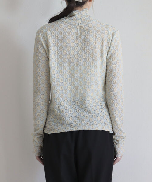 fredy emue（フレディエミュ）の「[追加]フラワータートルネックカットソー（Tシャツ/カットソー・レディース・ブラック/オフホワイト/サックスブルー・38）」の7枚目の写真