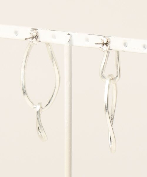 AZUL by moussy(アズールバイマウジー)の「LINK CHAIN EARRINGS/リンクチェーンイヤリング(ピアス(両耳用)・レディース・ゴールド系その他/シルバー・FREE)」の3枚目の写真