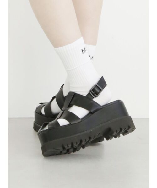 MURUA(ムルーア)の「クロスストラップサンダル(サンダル・レディース・ホワイト/ブラック・35/36/37)」の2枚目の写真