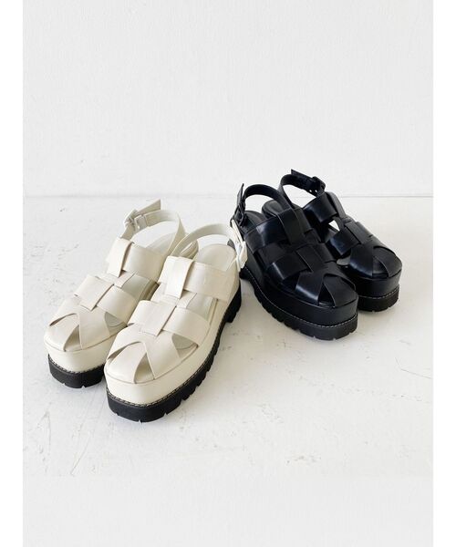 MURUA(ムルーア)の「クロスストラップサンダル(サンダル・レディース・ホワイト/ブラック・35/36/37)」の3枚目の写真