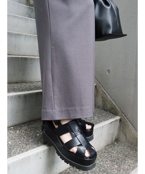 MURUA(ムルーア)の「クロスストラップサンダル(サンダル・レディース・ホワイト/ブラック・35/36/37)」の19枚目の写真