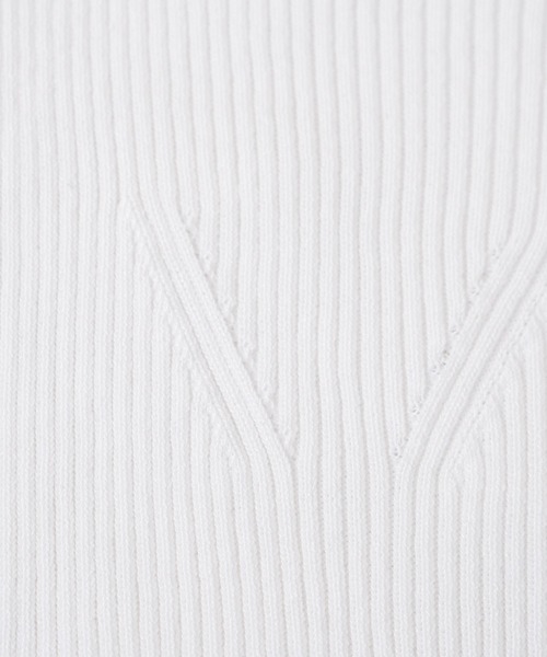 IAMUSE(アイアミューズ)の「デコルテラインキーネックトップス S0904【IAMUSE】(Tシャツ/カットソー・レディース・ブラック/ホワイト・FREE)」の3枚目の写真