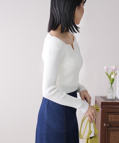 IAMUSE(アイアミューズ)の「デコルテラインキーネックトップス S0904【IAMUSE】(Tシャツ/カットソー・レディース・ブラック/ホワイト・FREE)」の7枚目の写真