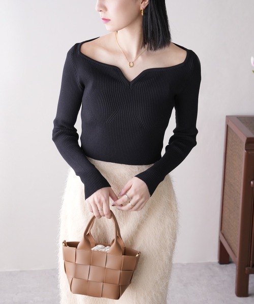 IAMUSE(アイアミューズ)の「デコルテラインキーネックトップス S0904【IAMUSE】(Tシャツ/カットソー・レディース・ブラック/ホワイト・FREE)」の13枚目の写真