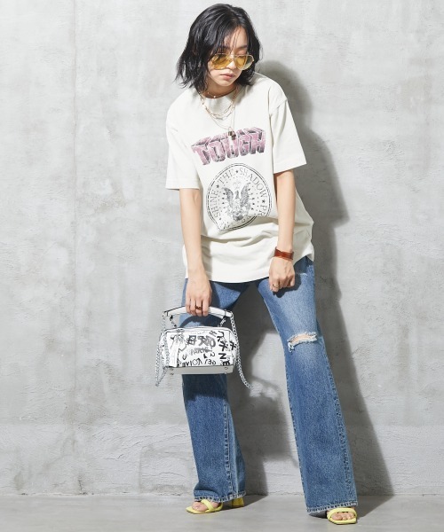 GEVS.（ジェイヴィス）の「＜大きいサイズ＞ ヴィンテージ風グラフィックプリントTシャツ GEVS.（Tシャツ/カットソー・レディース・アイボリー/チャコール・L/LL/3L/4L/5L）」の3枚目の写真