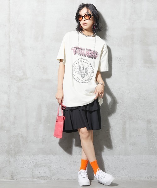 GEVS.（ジェイヴィス）の「＜大きいサイズ＞ ヴィンテージ風グラフィックプリントTシャツ GEVS.（Tシャツ/カットソー・レディース・アイボリー/チャコール・L/LL/3L/4L/5L）」の4枚目の写真