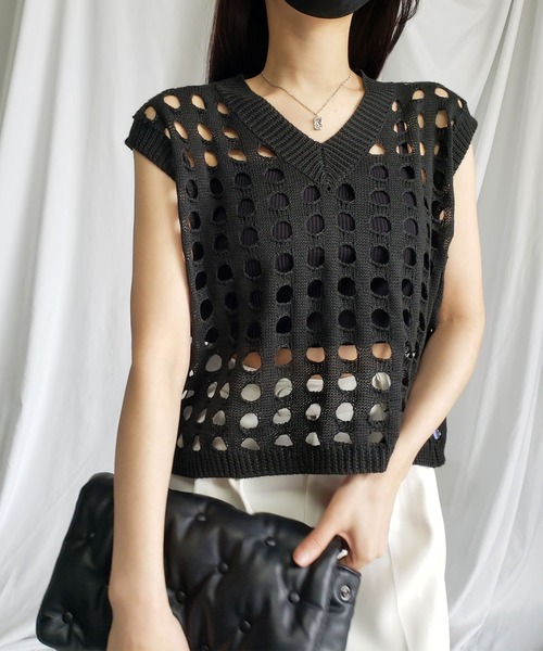 me+em select（ミームセレクト）の「※※カットアウトホールデザインショートニットベスト（ベスト・レディース・ブラック/ホワイト/イエロー・FREE）」の16枚目の写真