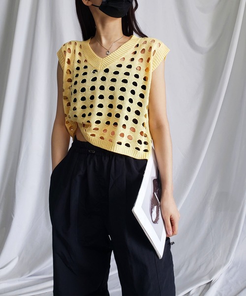 me+em select（ミームセレクト）の「※※カットアウトホールデザインショートニットベスト（ベスト・レディース・ブラック/ホワイト/イエロー・FREE）」の7枚目の写真