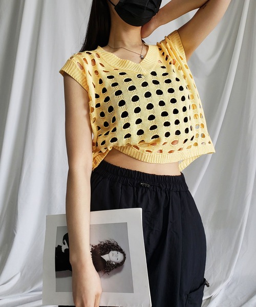 me+em select（ミームセレクト）の「※※カットアウトホールデザインショートニットベスト（ベスト・レディース・ブラック/ホワイト/イエロー・FREE）」の8枚目の写真