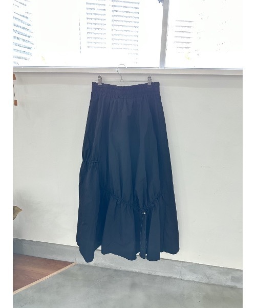 JUMELLE（ジュメロ）の「ワッシャードロストスカート（スカート・レディース・ブラック・MEDIUM）」の2枚目の写真