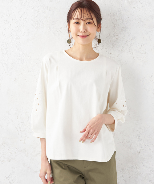 Petit Honfleur(プチオンフルール)の「カットワーク刺繍スリーブプルオーバー(Tシャツ/カットソー・レディース・ネイビー/グリーン/アイボリー・M/L)」の6枚目の写真