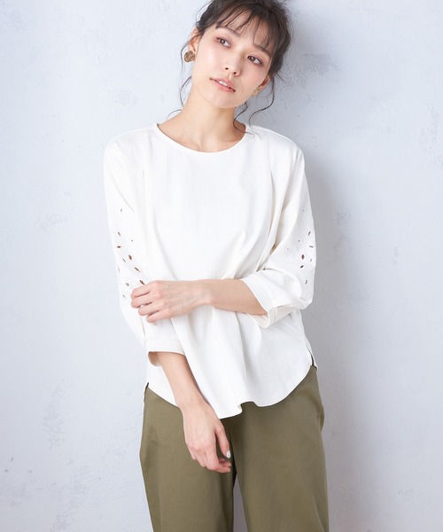 Petit Honfleur(プチオンフルール)の「カットワーク刺繍スリーブプルオーバー(Tシャツ/カットソー・レディース・ネイビー/グリーン/アイボリー・M/L)」の12枚目の写真