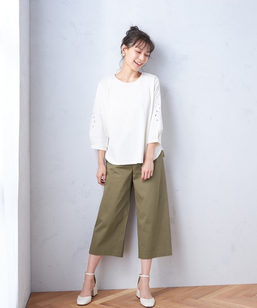 Petit Honfleur(プチオンフルール)の「カットワーク刺繍スリーブプルオーバー(Tシャツ/カットソー・レディース・ネイビー/グリーン/アイボリー・M/L)」の14枚目の写真