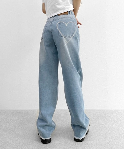 LVEU.(ラブユ.)の「【LVEU.】ハートペイントデニム / パンツ デニム レギュラー ワイド ルーズ インディゴ 色落ち ハート ペイント ハイウエスト 美脚 水色 ブルー ZOZOTOWN限定(デニムパンツ・レディース・ブルー・FREE)」の8枚目の写真