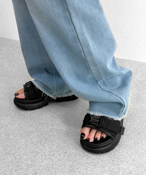 LVEU.(ラブユ.)の「【LVEU.】ハートペイントデニム / パンツ デニム レギュラー ワイド ルーズ インディゴ 色落ち ハート ペイント ハイウエスト 美脚 水色 ブルー ZOZOTOWN限定(デニムパンツ・レディース・ブルー・FREE)」の9枚目の写真