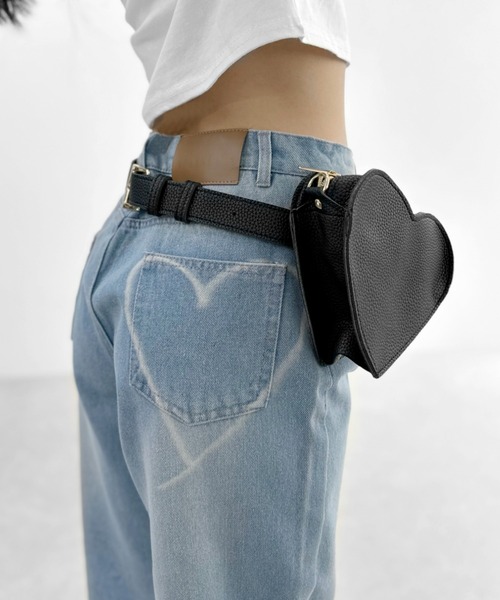 LVEU.(ラブユ.)の「【LVEU.】ハートペイントデニム / パンツ デニム レギュラー ワイド ルーズ インディゴ 色落ち ハート ペイント ハイウエスト 美脚 水色 ブルー ZOZOTOWN限定(デニムパンツ・レディース・ブルー・FREE)」の2枚目の写真