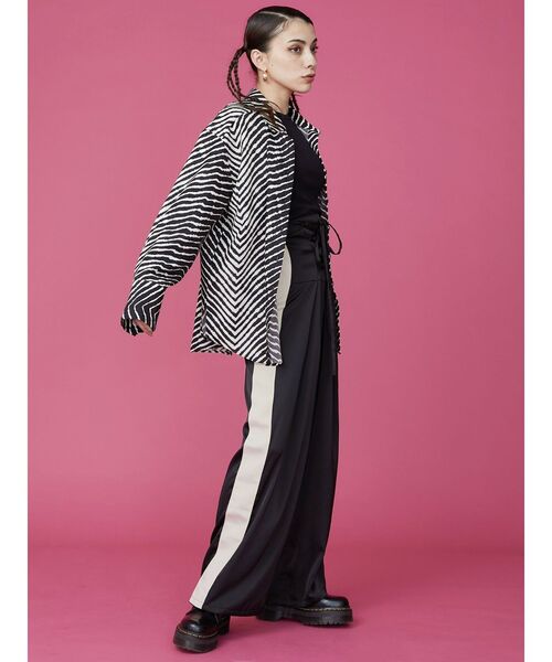 EVRIS(エヴリス)の「ハイウエストサテンワイドパンツ(その他パンツ・レディース・ブルー/ブラック・MEDIUM/SMALL)」の15枚目の写真