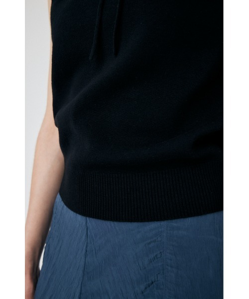 MOUSSY（マウジー）の「BIG COLLAR SLEEVELESS ニット（タンクトップ・レディース・ブルー系その他3/ベージュ系その他/ライトイエロー/ブラック・FREE）」の5枚目の写真