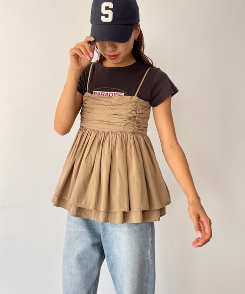 CANAL JEAN（キャナルジーン）の「RED CHOP WORKS　ギャザーキャミソール（キャミソール・レディース・ベージュ/チャコールグレー・ONE SIZE）」の2枚目の写真