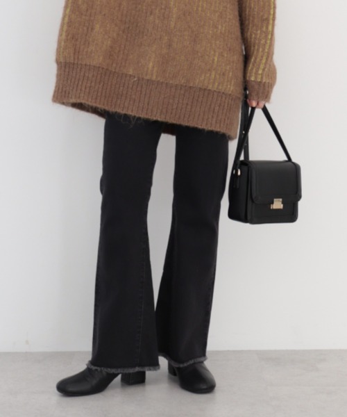AMERICAN HOLIC(アメリカンホリック)の「マチ付きフレアデニム(デニムパンツ・レディース・ブラック・S/XS/L/M)」の1枚目の写真
