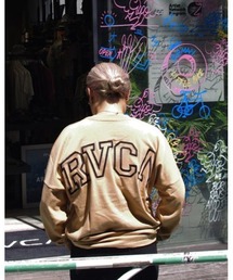 RVCA レディース  ARCHED FAKE RVCA LS ロンＴ【2023年秋冬モデル】/ルーカ長袖バックプリントロゴロンT