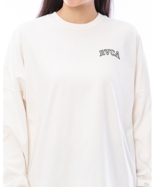 RVCA(ルーカ)の「RVCA レディース ARCHED FAKE RVCA LS ロンT【2023年秋冬モデル】/ルーカ長袖バックプリントロゴロンT(Tシャツ/カットソー・レディース・ベージュ/ブラック/ホワイト×ネイビー・SMALL/LARGE/MEDIUM)」の4枚目の写真