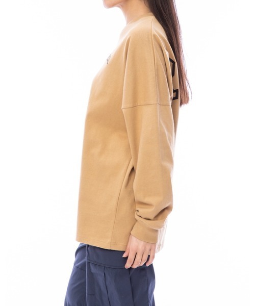 RVCA(ルーカ)の「RVCA レディース ARCHED FAKE RVCA LS ロンT【2023年秋冬モデル】/ルーカ長袖バックプリントロゴロンT(Tシャツ/カットソー・レディース・ベージュ/ブラック/ホワイト×ネイビー・SMALL/LARGE/MEDIUM)」の17枚目の写真