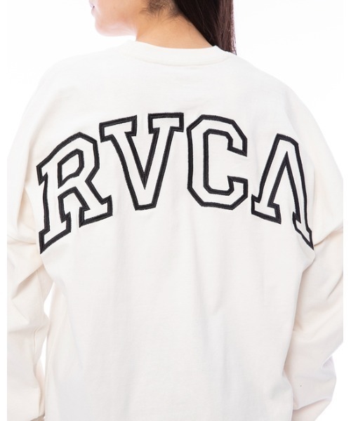 RVCA(ルーカ)の「RVCA レディース ARCHED FAKE RVCA LS ロンT【2023年秋冬モデル】/ルーカ長袖バックプリントロゴロンT(Tシャツ/カットソー・レディース・ベージュ/ブラック/ホワイト×ネイビー・SMALL/LARGE/MEDIUM)」の8枚目の写真