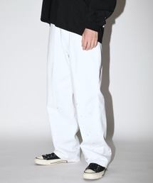 SUPERTHANKS | ウォッシュ加工センタープレス ルーズデニムパンツ（ユニセックス）Washed flared denim tuck trousers(デニムパンツ)