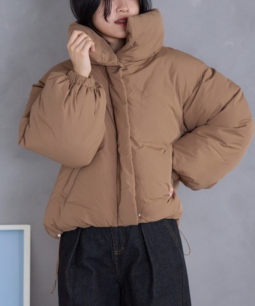 TRIANGLE PALETTE（トライアングルパレット）の「スタンドカラー中綿ブルゾン（ブルゾン・レディース・グレイッシュベージュ/ピンク/ブラック/アイボリー/ブラウン/モカ・FREE）」の4枚目の写真