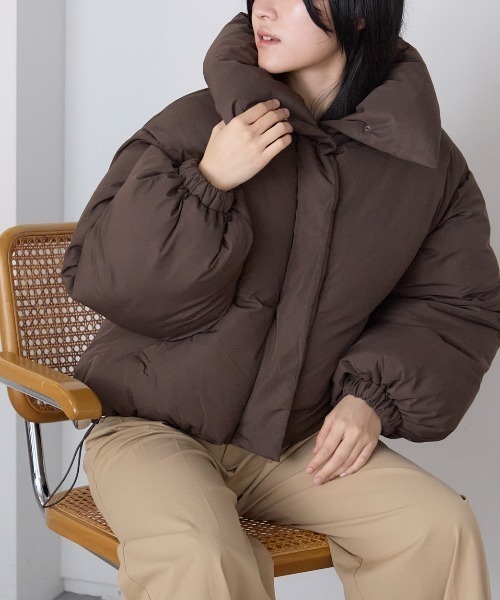 TRIANGLE PALETTE（トライアングルパレット）の「スタンドカラー中綿ブルゾン（ブルゾン・レディース・グレイッシュベージュ/ピンク/ブラック/アイボリー/ブラウン/モカ・FREE）」の8枚目の写真