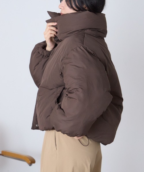 TRIANGLE PALETTE（トライアングルパレット）の「スタンドカラー中綿ブルゾン（ブルゾン・レディース・グレイッシュベージュ/ピンク/ブラック/アイボリー/ブラウン/モカ・FREE）」の10枚目の写真
